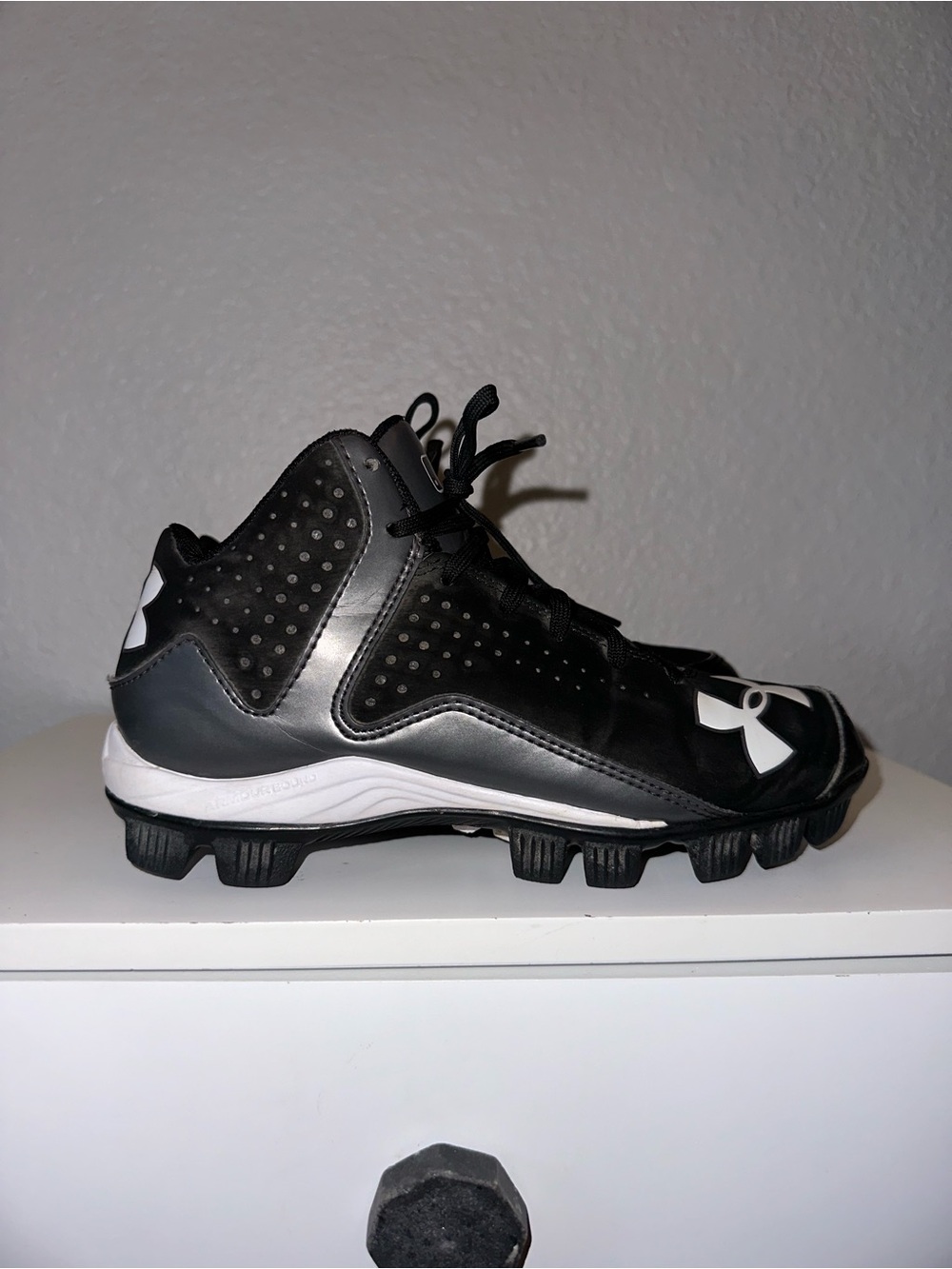 Under Armour // Kids Black White Baseball Cleats with Logo